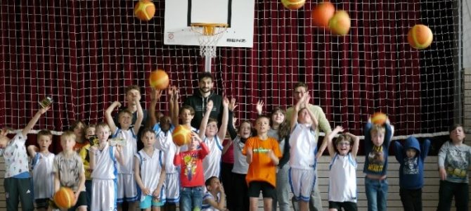 Training für die Härtenfüchse Basketball AG der Härtenschule Mähringen